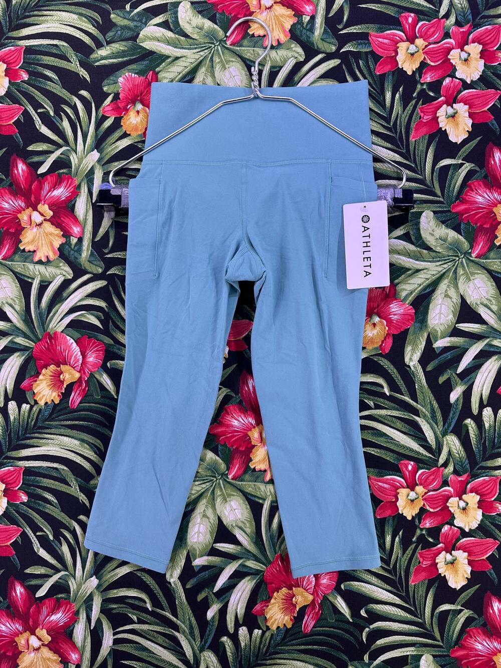 Athleta Salutation Stash  Capri Green/Blue Size S NWT